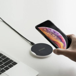 Зарядное устройство для iPhone 11 от MagEZ Pad Pitaka с кевларовым покрытием