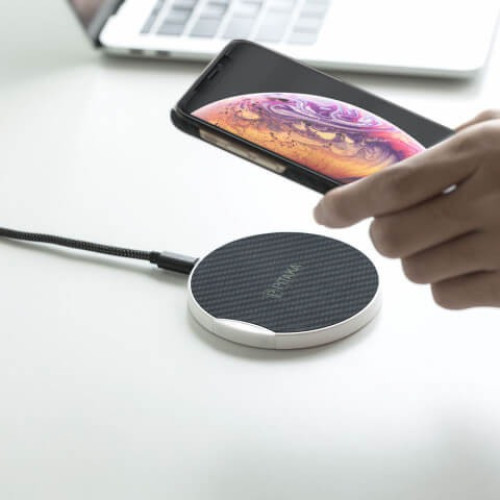 Зарядное устройство для iPhone 11 от MagEZ Pad Pitaka с кевларовым покрытием в рассрочку без первоначального взноса и переплат